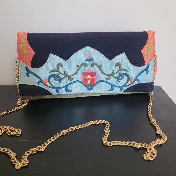 Perfume River Embroidered Purse Handbag Crossbody Removable Strap - Picture 1 of 11